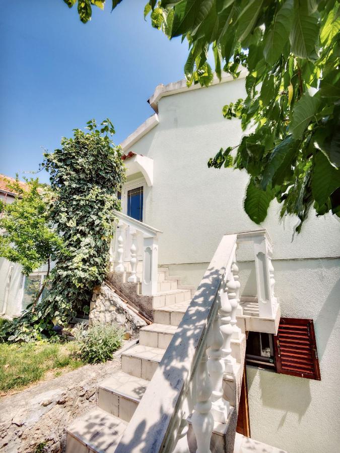 Apartmani Ela Првич-Лука Экстерьер фото