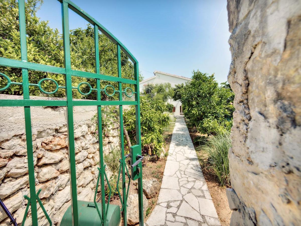 Apartmani Ela Првич-Лука Экстерьер фото