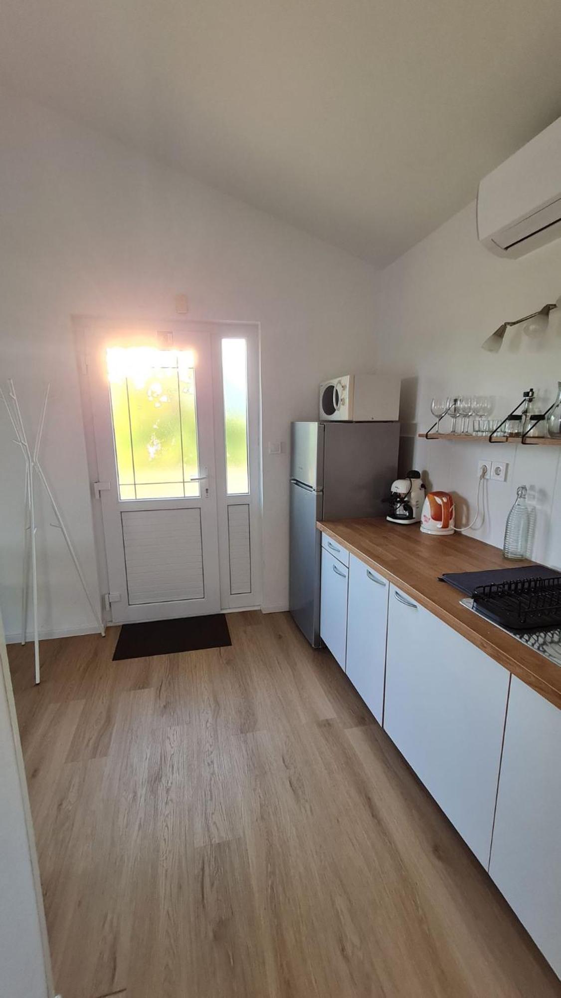 Apartmani Ela Првич-Лука Экстерьер фото